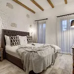 Alachi Hotel
