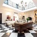 Alachi Hotel