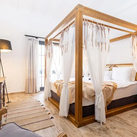 Alachi Hotel 2*