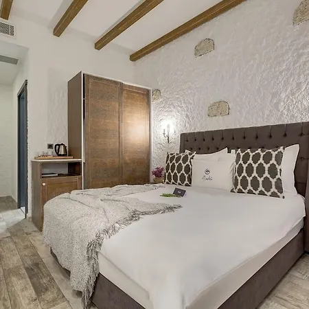 Alachi Hotel