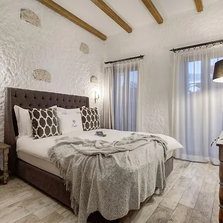 Alachi Hotel