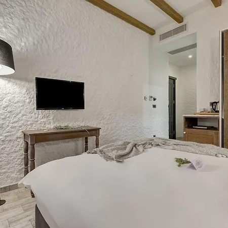Hotel Alachi 2*