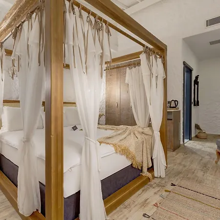Alachi Hotel